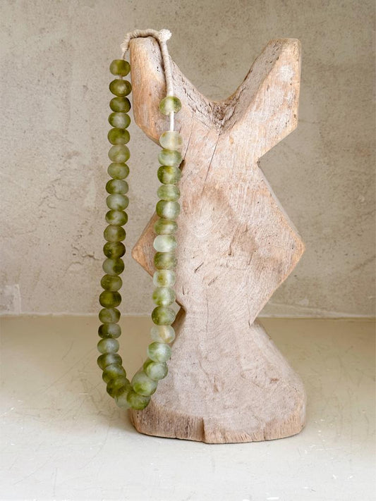 Collier de perles de verre recyclés vert | Ghana
