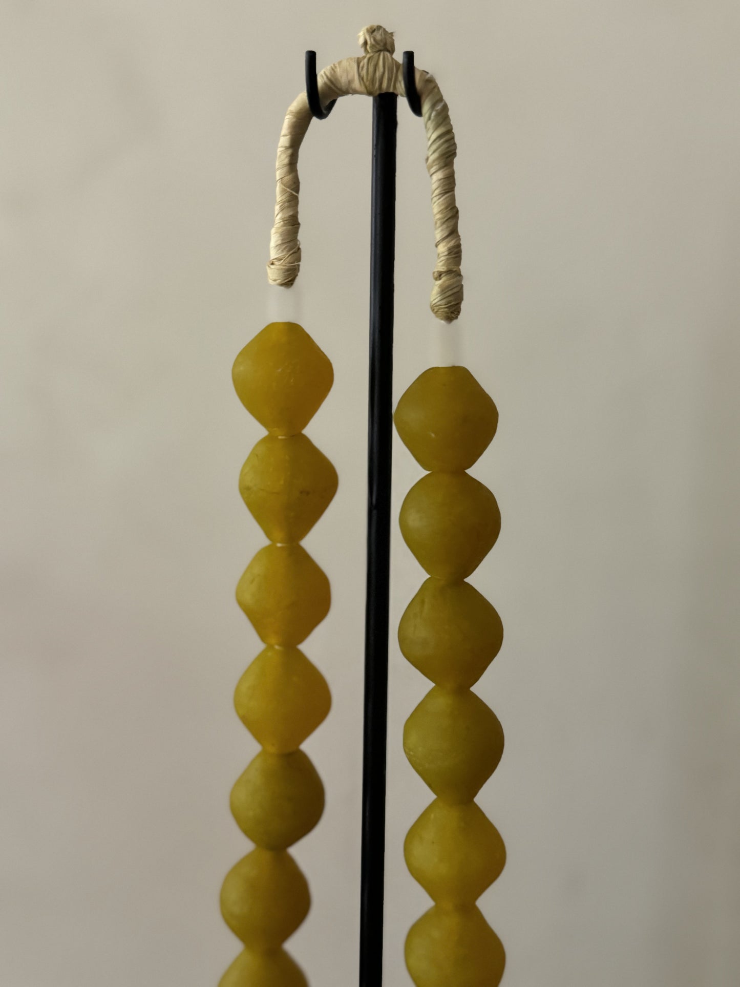 COLLIER PERLES DE VERRE JAUNE - GHANA