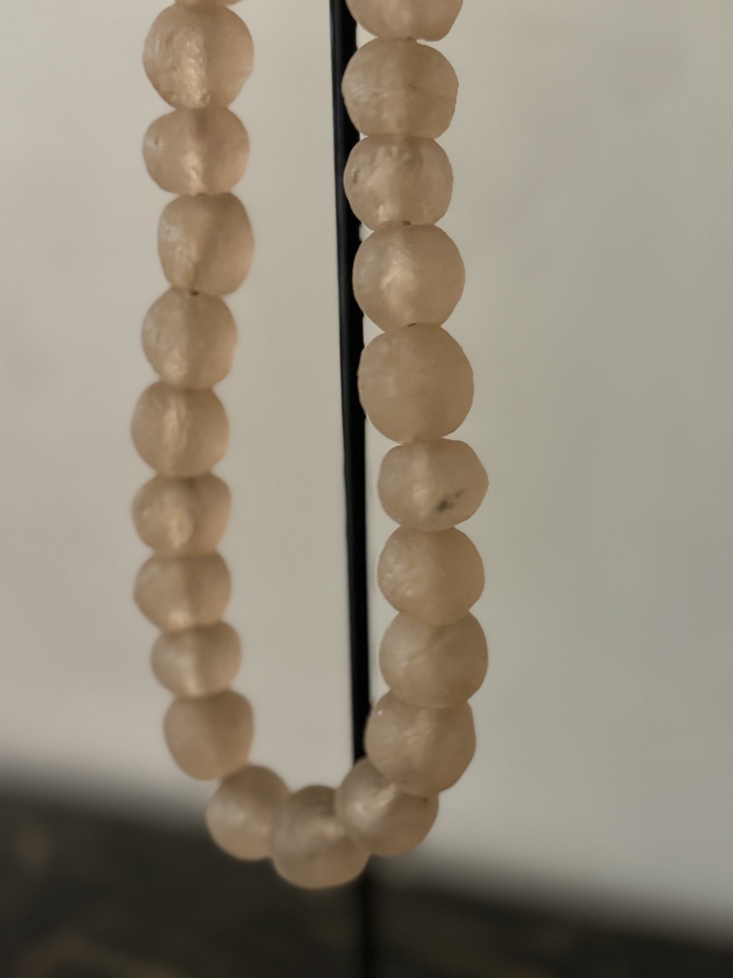 COLLIER GROSSES PERLES DE VERRE ROSE - GHANA