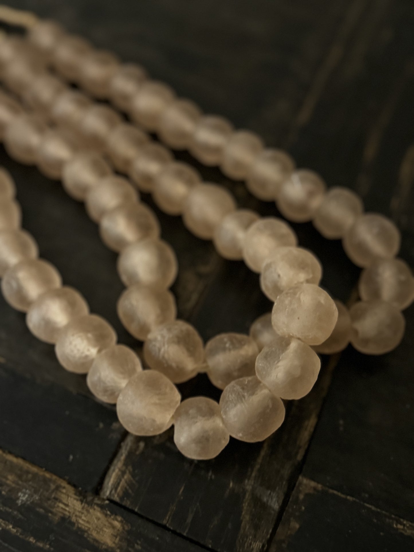 COLLIER GROSSES PERLES DE VERRE ROSE - GHANA