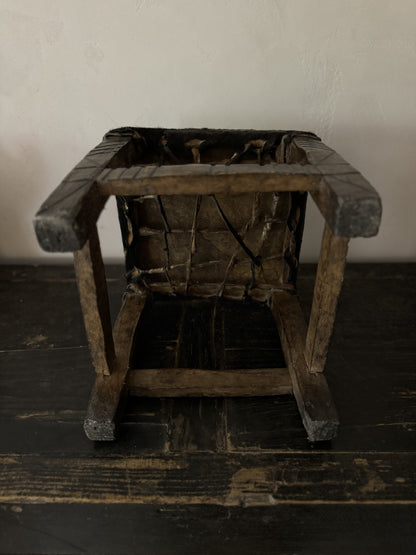 TABOURET BOIS ASSISE CUIR CHOKWE N2 - ANGOLA