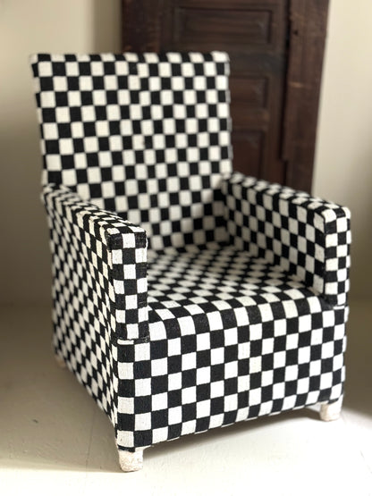 FAUTEUIL PERLÉ DAMIER NOIR ET BLANC - NIGERIA