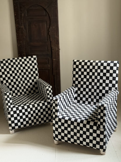 FAUTEUIL PERLÉ DAMIER NOIR ET BLANC - NIGERIA