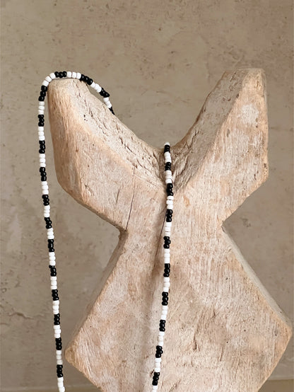 Collier perles de verre N&B | Zimbabwe 65 cm