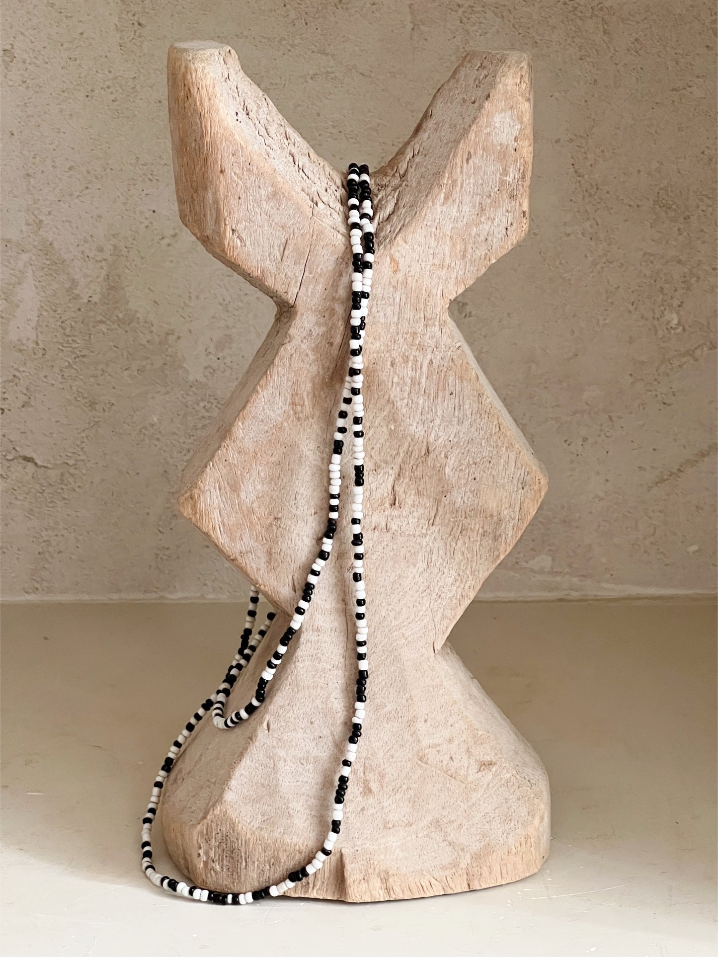Collier perles de verre N&B | Zimbabwe 65 cm